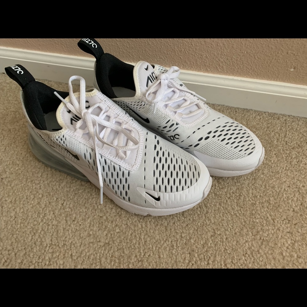 Nike Air 270 women’s size 7.5 white with black